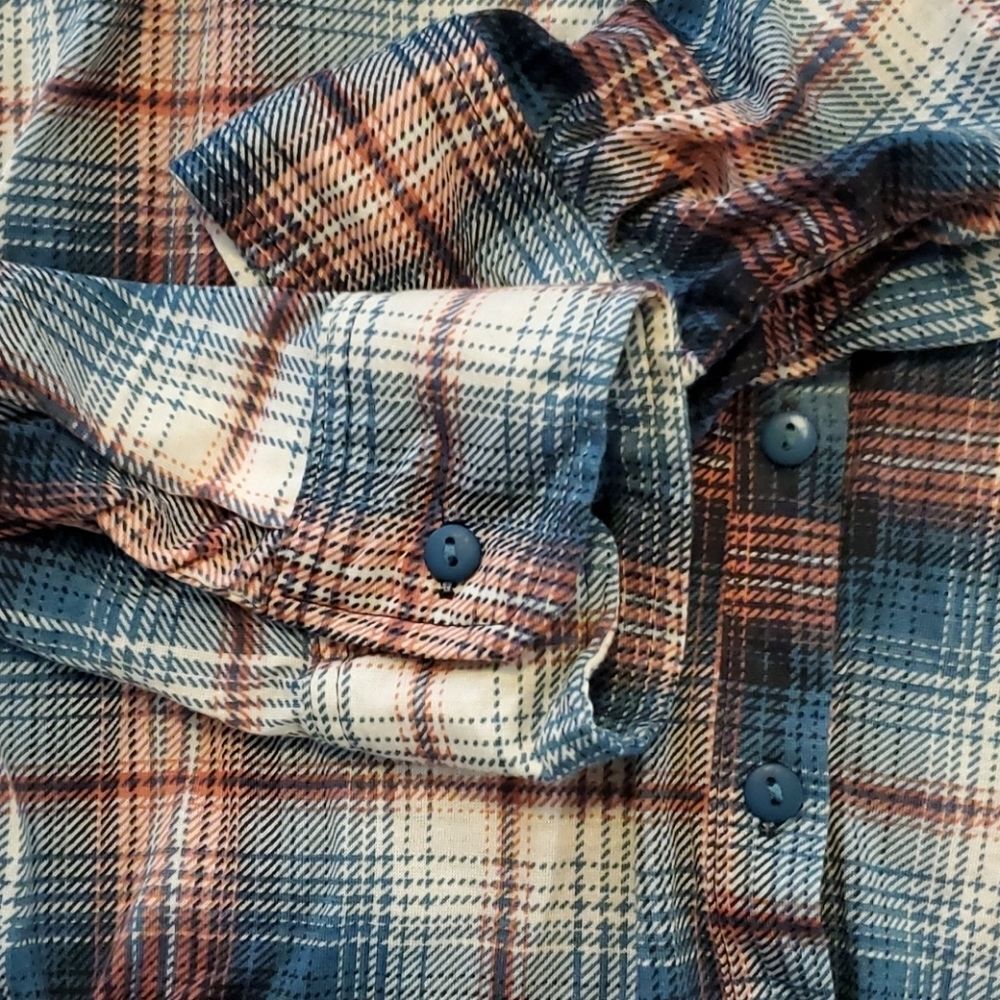 Eden & Olivia woman plaid button down top - Picture 6 of 11